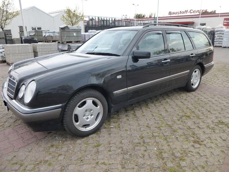 Gebraucht Mercedes 240 170 PS (125 kW) 1998 Schwarz Limousine