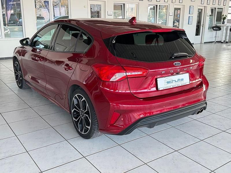 Gebraucht Ford Focus ST-Line 182 PS (133 kW) 2019 Rot Limousine