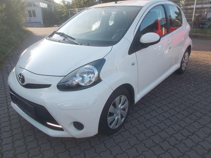 Weiß Gebraucht 2014 Toyota Aygo Cool Kleinwagen | 4.990 € (Superpreis) - Bild 1/4