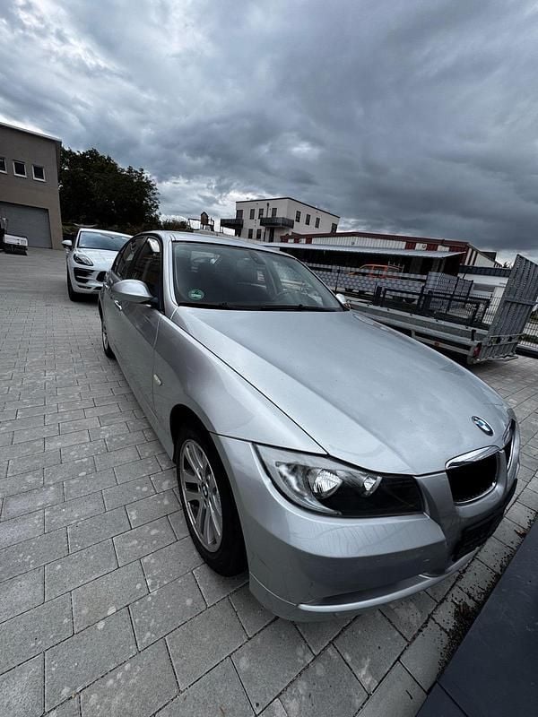 Silber Gebraucht 2007 BMW 318 Limousine | 6.600 € (Fairer Preis) - Bild 1/4