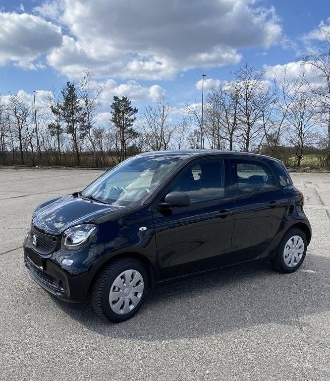 Second-hand Smart ForFour 71 CP (52 kW) 2019 Negru Hatchback