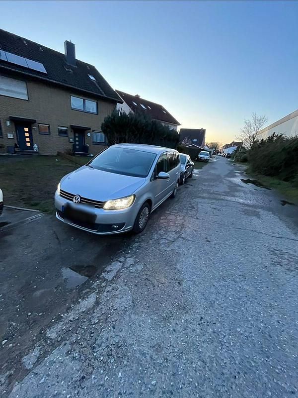 Gebraucht VW Touran Highline 140 PS (102 kW) 2014 Silber Van / Kleinbus