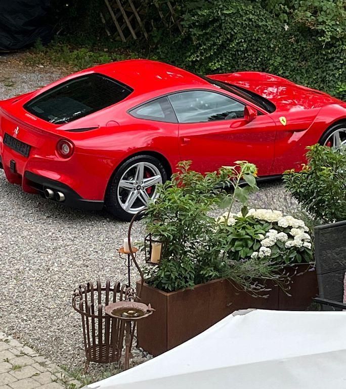 Gebraucht Ferrari F12 741 PS (545 kW) 2013 Rot Coupé