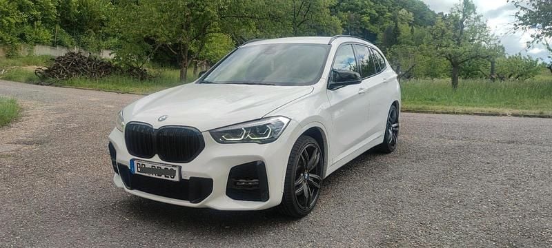 Weiß Gebraucht 2020 BMW X1 M Sport SUV | 21.950 € (Guter Preis) - Bild 1/4