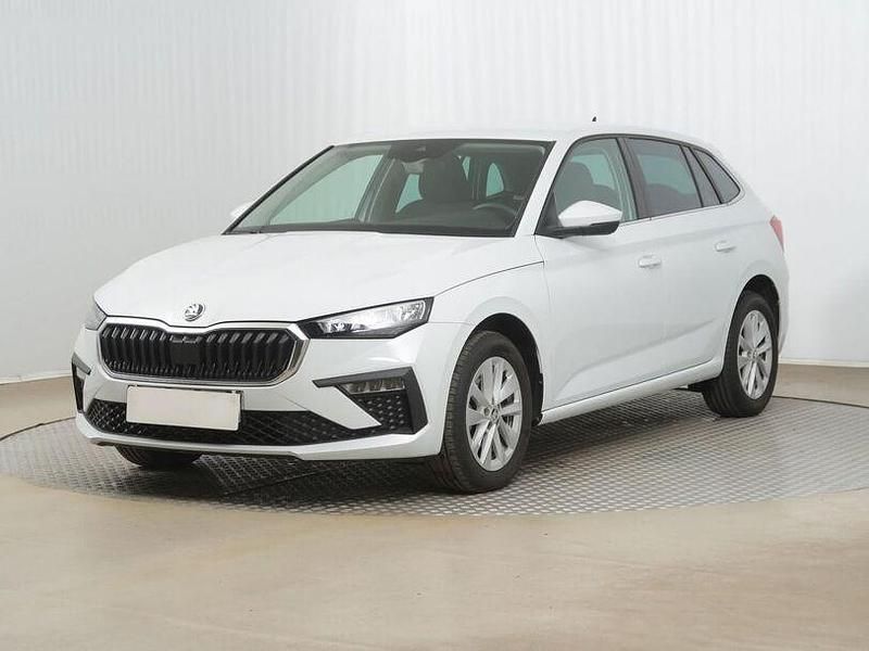 Gebraucht Skoda Scala Selection 150 PS (110 kW) 2024 Moonweiss metallic Kleinwagen