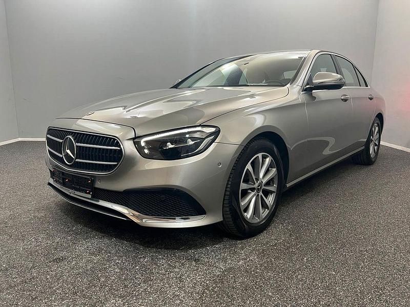 Silber Gebraucht 2021 Mercedes E200 Avantgarde Limousine | 30.799 € (Fairer Preis) - Bild 1/4