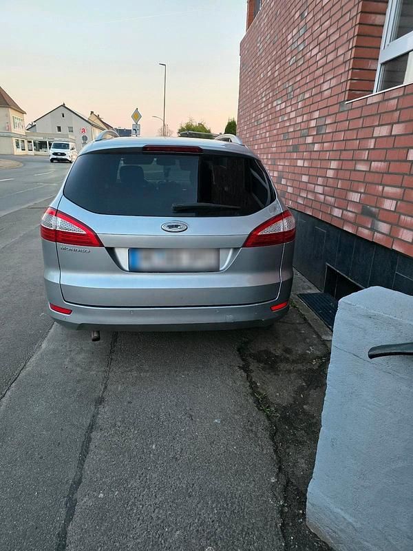 Gebraucht Ford Mondeo 150 PS (110 kW) 2008 Silber Kombi