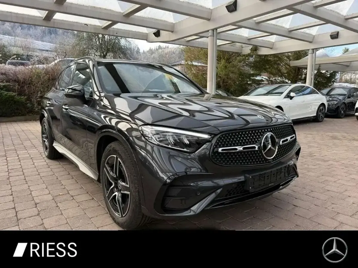 Gebraucht Mercedes GLC220 AMG 197 PS (144 kW) 2025 Grau SUV