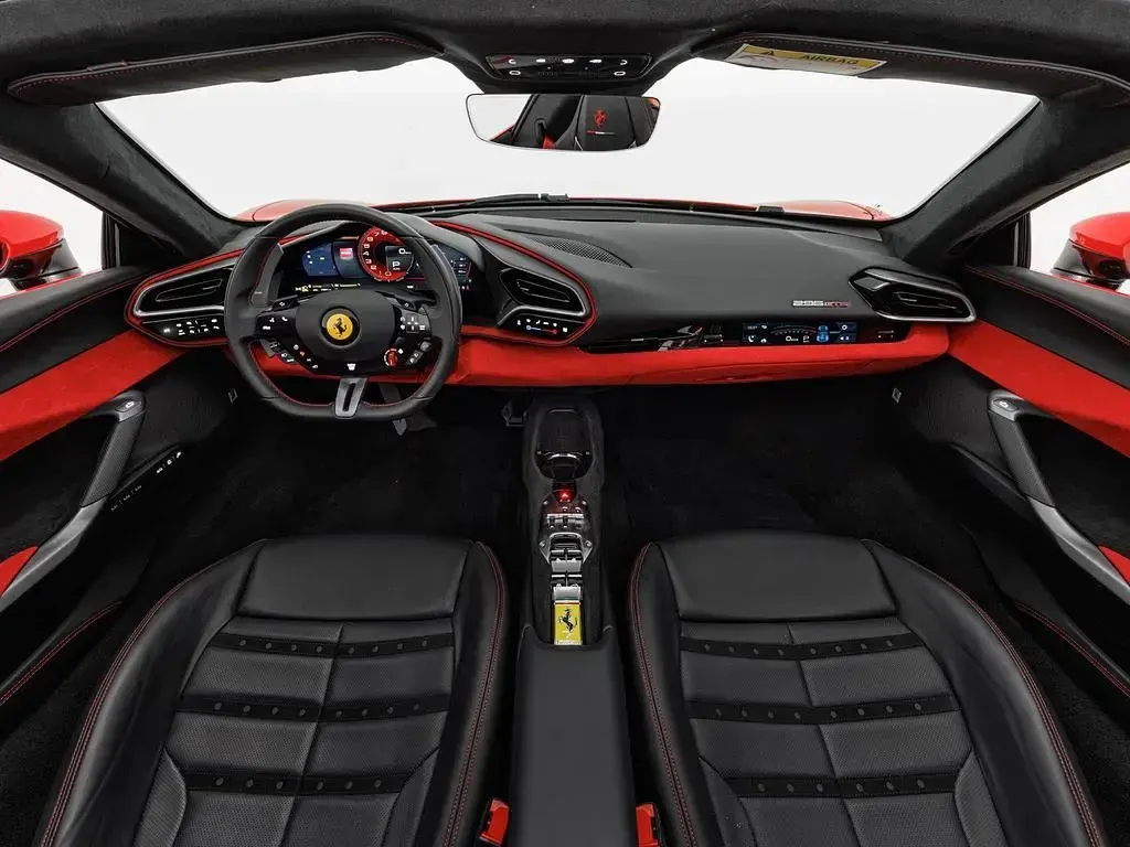 Gebraucht Ferrari 296 825 PS (606 kW) 2023 Rosso scuderia Cabrio