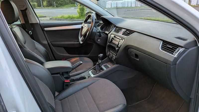 Weiß Gebraucht 2014 Skoda Octavia Elegance Kombi | 8.700 € (Fairer Preis) - Bild 1/4