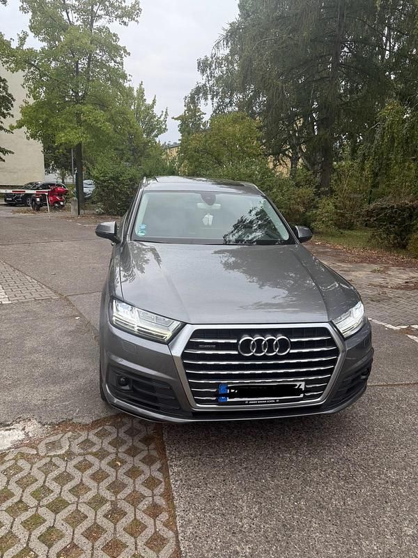 Grau Gebraucht 2015 Audi Q7 S-Line SUV | 27.000 € (Fairer Preis) - Bild 1/4
