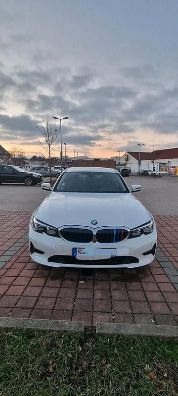 Gebraucht BMW 318 Advantage 150 PS (110 kW) 2021 Weiß Limousine