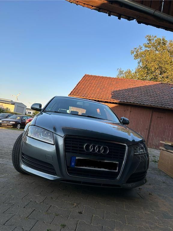Grau Gebraucht 2009 Audi A3 Sportback Ambition Limousine | 5.800 € (Fairer Preis) - Bild 1/4