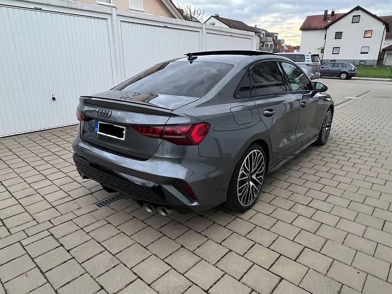 Gebraucht Audi S3 Ambiente 333 PS (244 kW) 2024 Grau Limousine