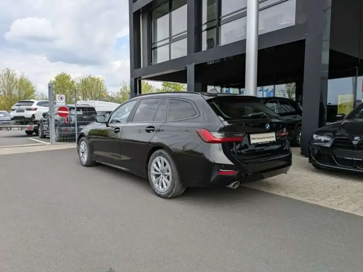 Brugt BMW 330 Advantage 286 HK (210 kW) 2022 Sort Stationcar