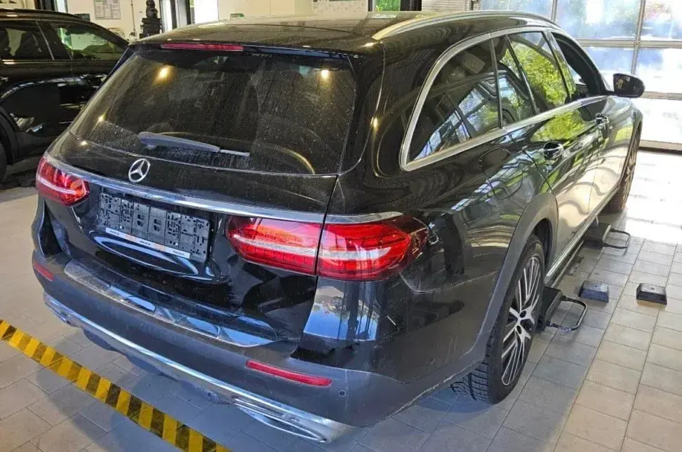 Gebraucht Mercedes E220 All-Terrain 194 PS (142 kW) 2023 Schwarz Kombi