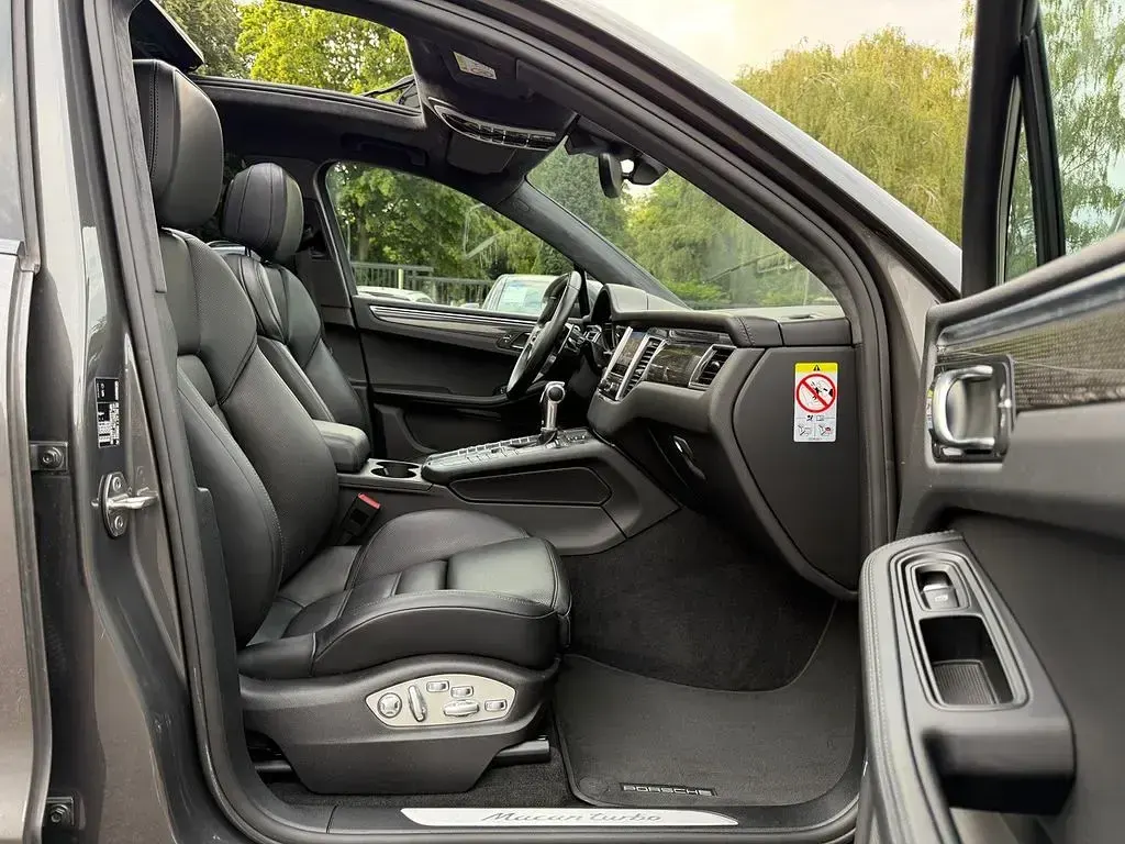 Gebraucht Porsche Macan Turbo 400 PS (294 kW) 2018 Achatgrau (metallic) SUV