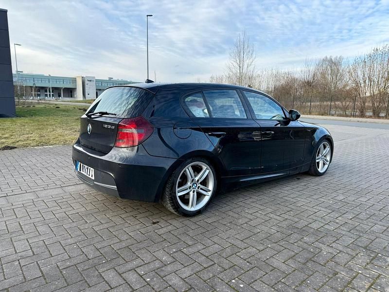 Gebraucht BMW 123 Advantage 204 PS (150 kW) 2011 Schwarz Kleinwagen