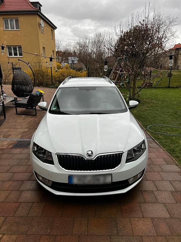 Gebraucht Skoda Octavia 150 PS (110 kW) 2016 Weiß Kleinwagen