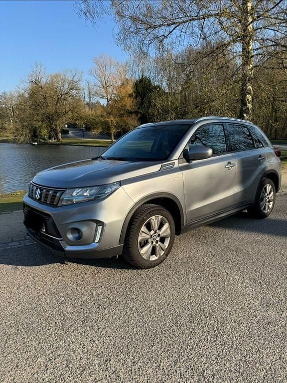 Gebraucht Suzuki Vitara 129 PS (94 kW) 2023 Grau SUV