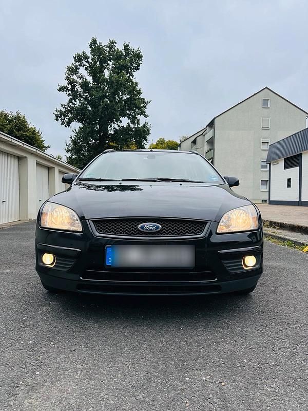 Schwarz Gebraucht 2007 Ford Focus Kombi | 1.500 € (Teuer) - Bild 1/4