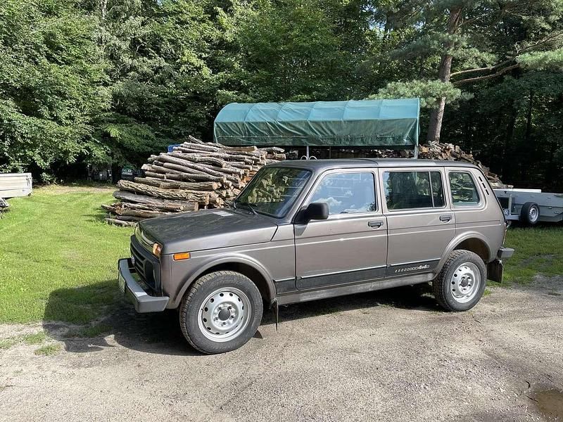 Gebraucht 2018 Lada Urban SUV | 12.650 € (Fairer Preis) - Bild 1/4