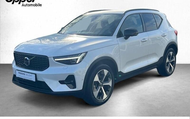 Gebraucht Volvo XC40 Plus 163 PS (119 kW) 2024 Crystal white / metallic SUV
