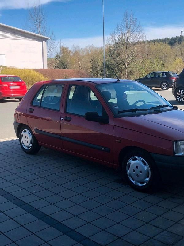 Usata Renault Clio II 54 CV (39 kW) 1998 Rosso Utilitaria