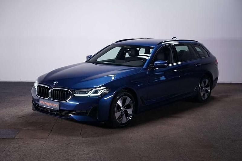 Blue metallic Gebraucht 2021 BMW 520 Kombi | 30.499 € (Superpreis) - Bild 1/4