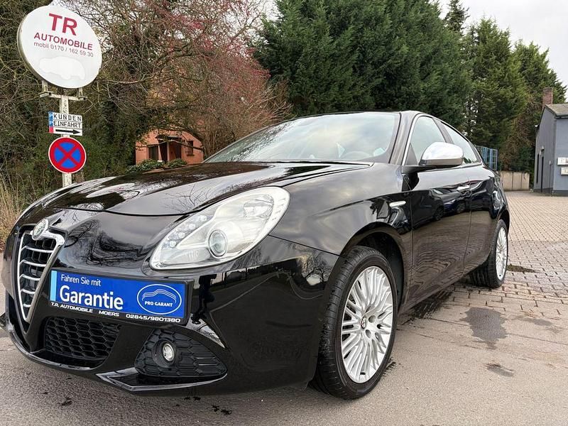 Schwarz Gebraucht 2012 Alfa Romeo Giulietta Super Limousine | 6.700 € (Fairer Preis) - Bild 1/4
