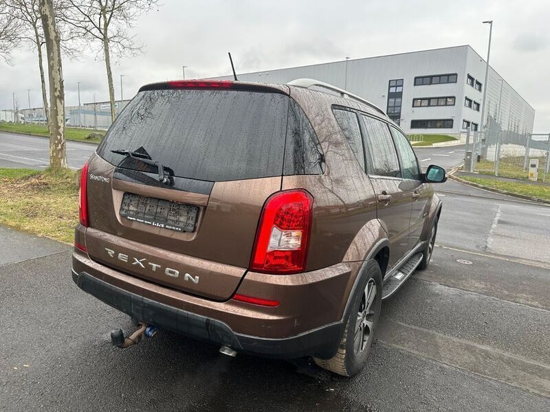 Gebraucht SsangYong Rexton Sapphire 155 PS (114 kW) 2015 Gold SUV