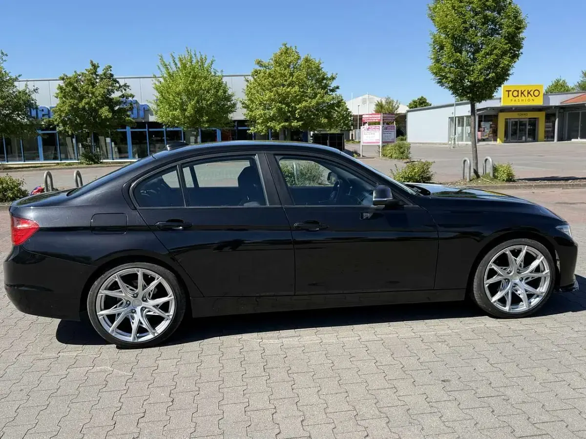 Gebraucht BMW 316 116 PS (85 kW) 2012 Schwarz Kombi