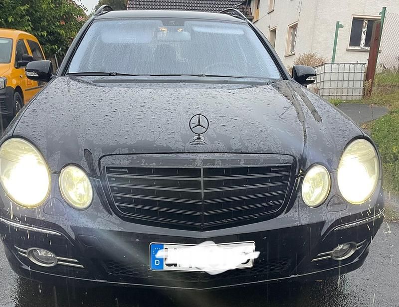 Schwarz Gebraucht 2008 Mercedes E350 Avantgarde Kombi | 6.750 € (Guter Preis) - Bild 1/4
