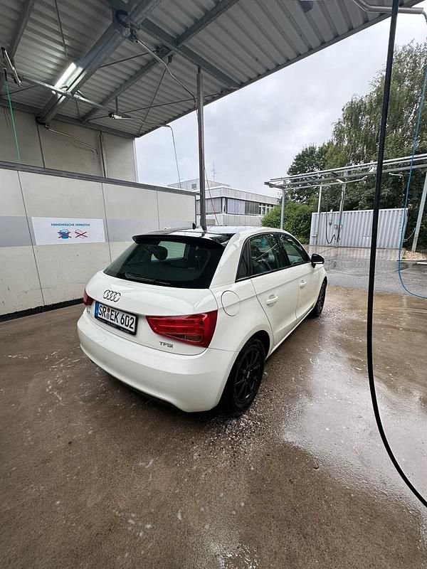 Weiß Gebraucht 2012 Audi A1 Sportback Kleinwagen | 5.000 € (Fairer Preis) - Bild 1/4