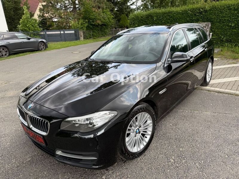Black sapphire metallic Gebraucht 2013 BMW 520 Comfort Edition Kombi | 10.900 € (Guter Preis) - Bild 1/4