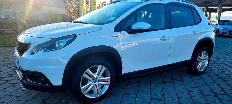 Lack weiss banquise/flach stan Gebraucht 2019 Peugeot 2008 Signature Sky SUV | 16.490 € (Teuer) - Bild 1/4