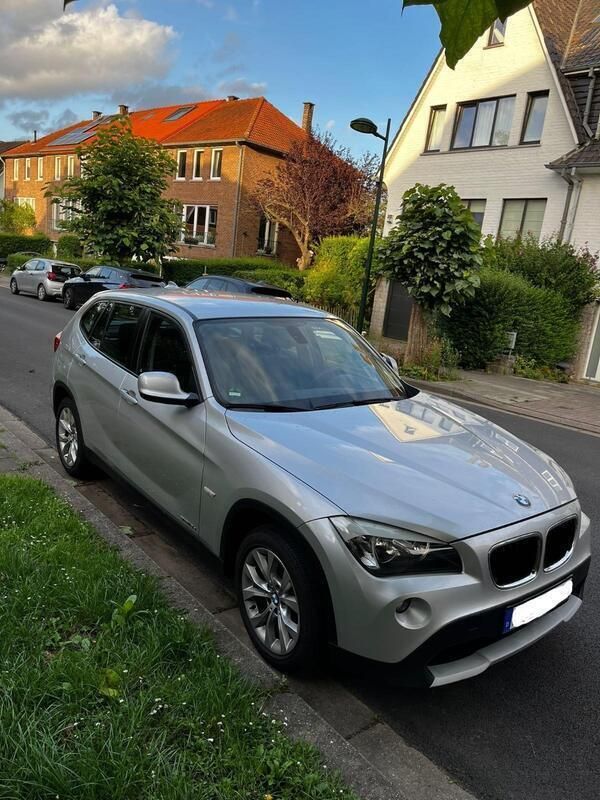 Silber Gebraucht 2010 BMW X1 SUV | 7.500 € - Bild 1/4