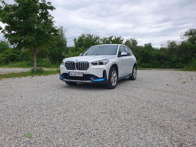 Weiß Gebraucht 2023 BMW iX1 xLine SUV | 35.600 € (Guter Preis) - Bild 1/4