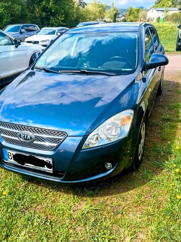 Gebraucht Kia Ceed 126 PS (92 kW) 2009 Blau Kleinwagen