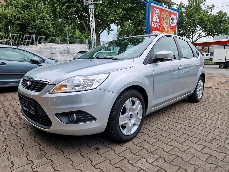 Silber Gebraucht 2009 Ford Focus Ambiente Limousine | 2.850 € (Fairer Preis) - Bild 1/4