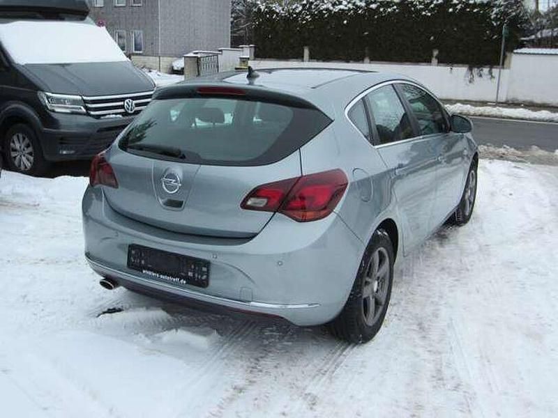 Gebraucht Opel Astra Exklusiv 170 PS (125 kW) 2014 Silbersee/perl silber (m2) Kleinwagen
