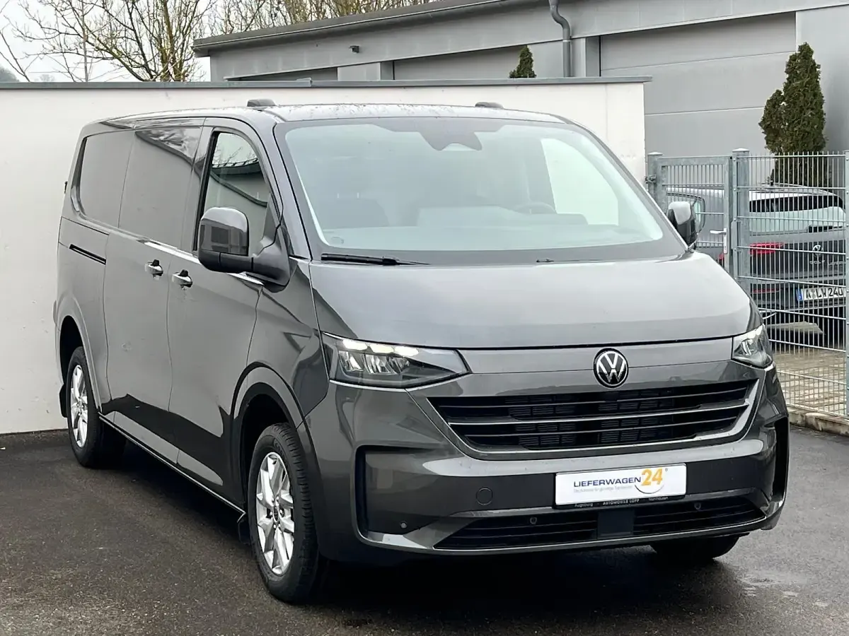 Neu VW T7 Style 170 PS (125 kW) 2026 Graphite dust metallic Van