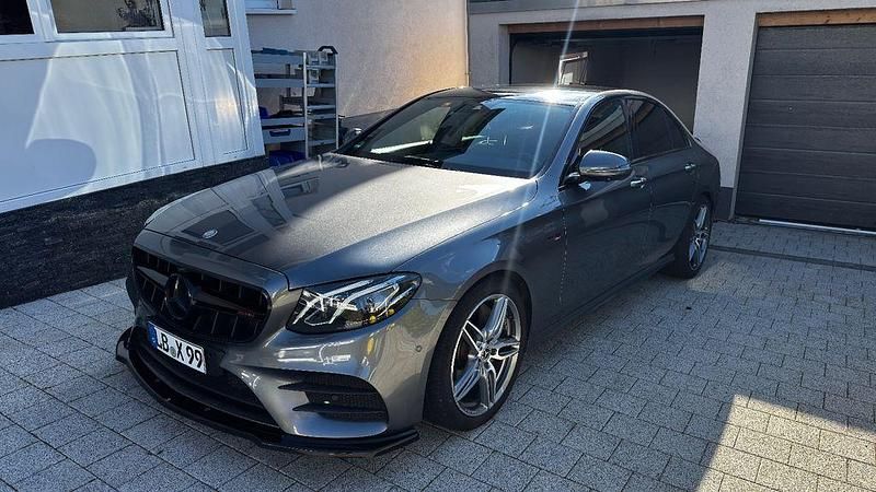 Grau Gebraucht 2016 Mercedes E400 AMG Limousine | 29.500 € (Teuer) - Bild 1/4
