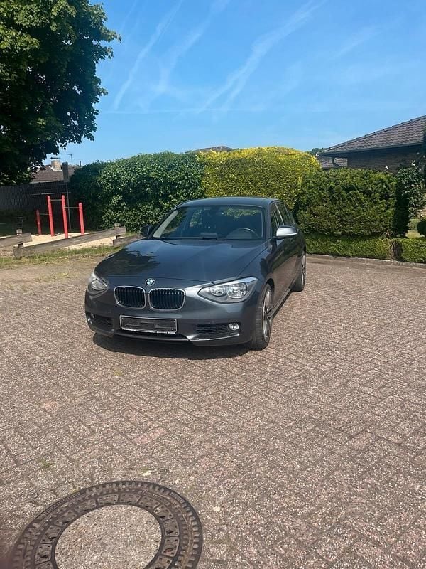 Grau Gebraucht 2011 BMW 118 Kleinwagen | 5.500 € (Superpreis) - Bild 1/4