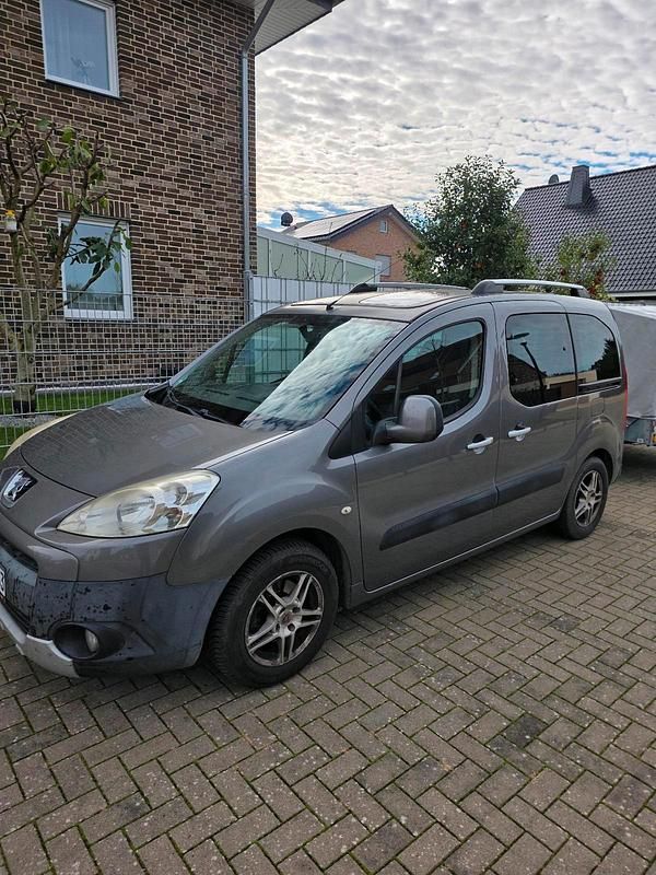 Grau Gebraucht 2010 Peugeot Partner Tepee Van / Kleinbus | 4.200 € (Guter Preis) - Bild 1/4