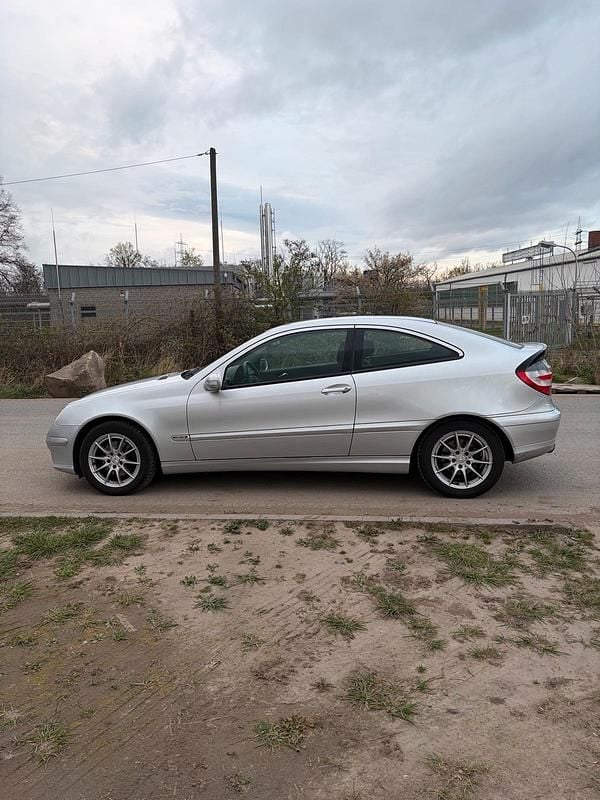 Gebraucht Mercedes C180 143 PS (105 kW) 2005 Silber Coupé
