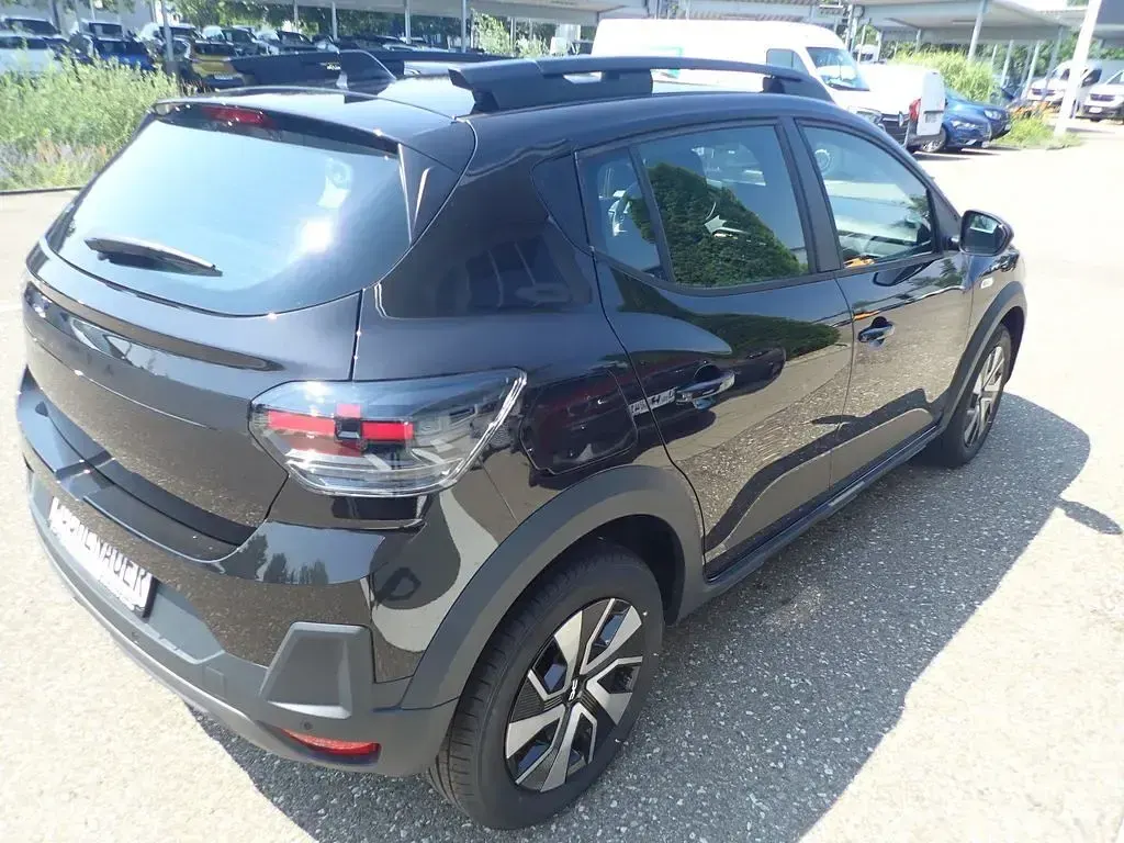 Neu Dacia Sandero Expression 110 PS (80 kW) 2026 Schwarz SUV