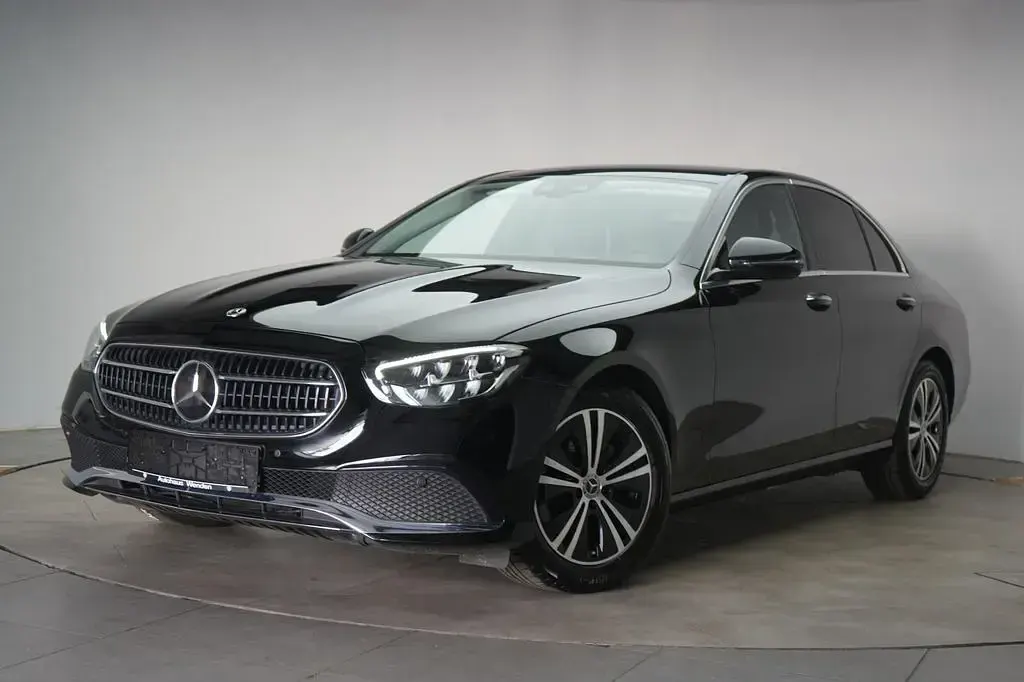 Gebraucht Mercedes E220 Avantgarde 200 PS (147 kW) 2022 Schwarz Limousine