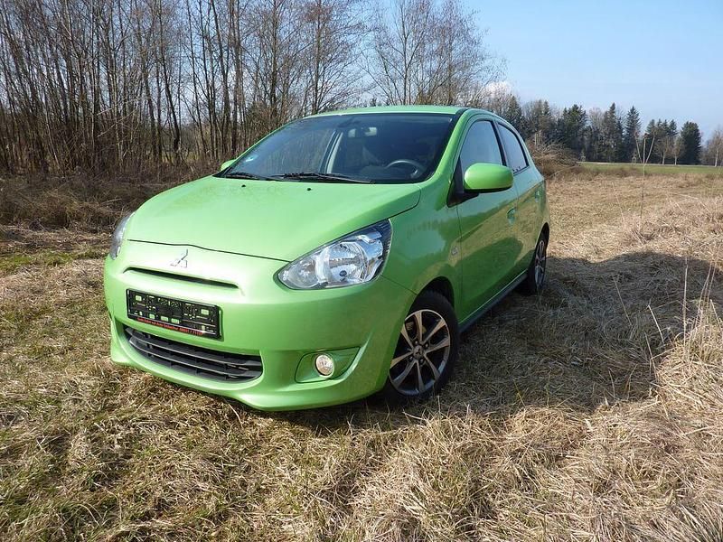 Gebraucht Mitsubishi Space Star Classic Collection Plus 80 PS (58 kW) 2015 Grün Limousine