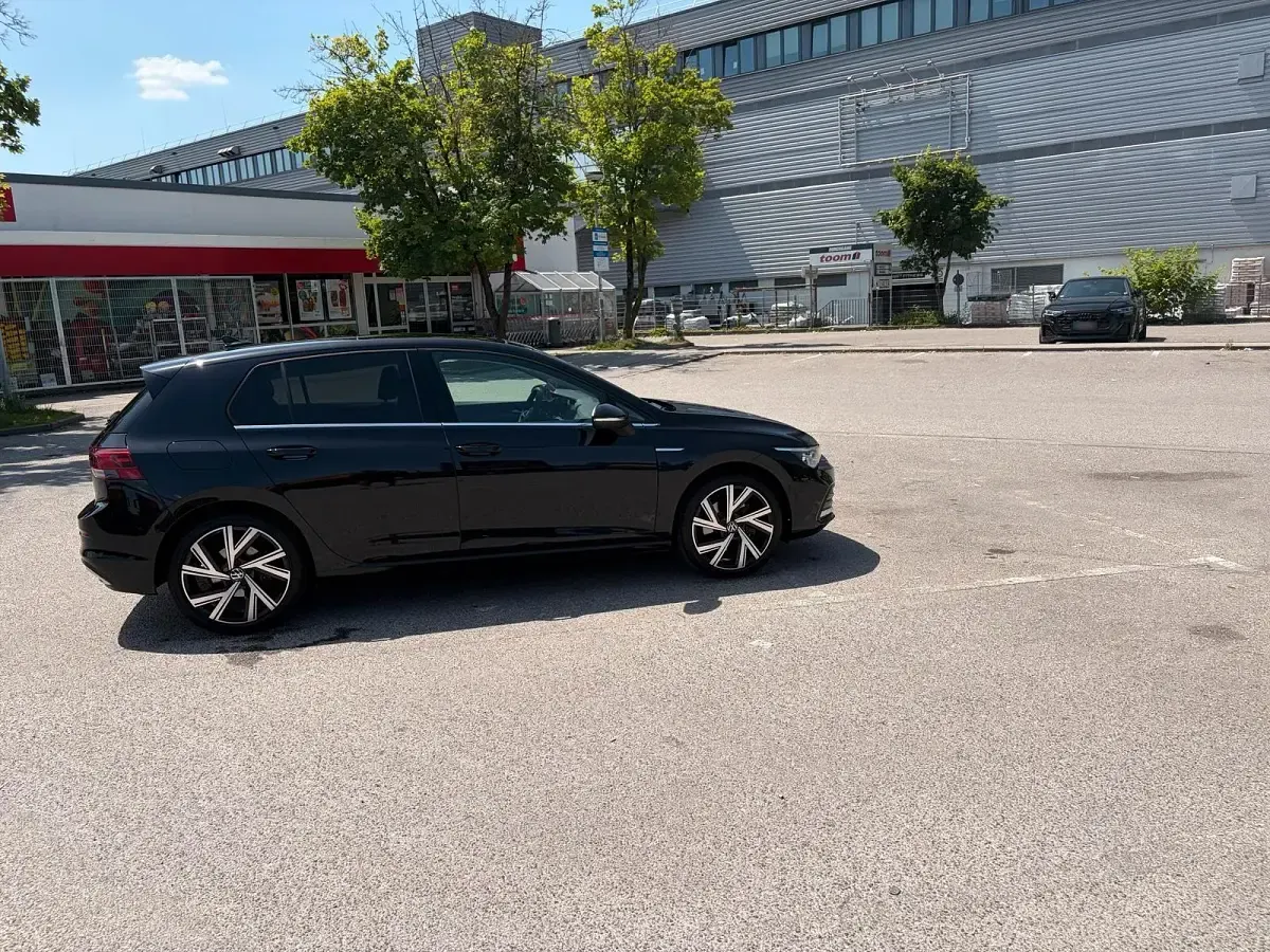 Gebraucht VW Golf VIII 190 PS (139 kW) 2022 Schwarz Limousine